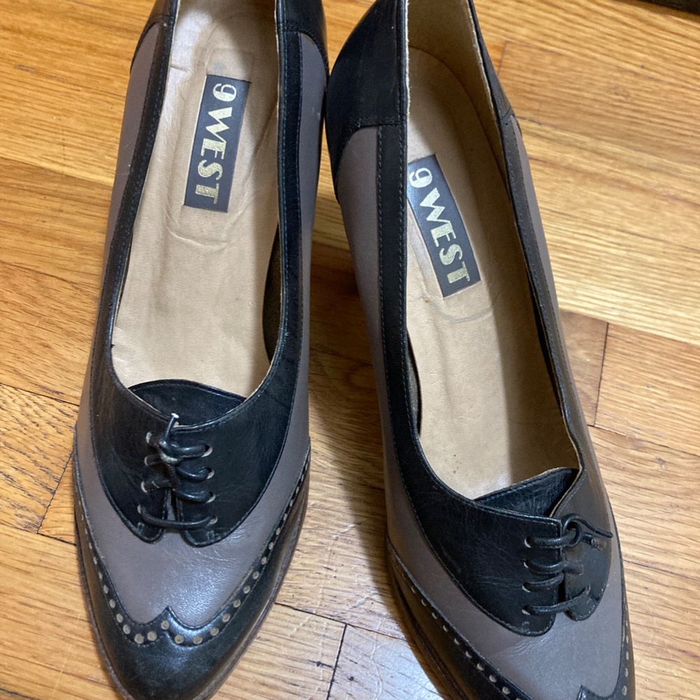 2-toned Oxford heels